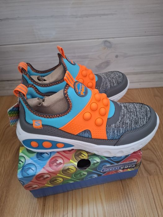 Кросівки Skechers 37 р. (23.5 см)