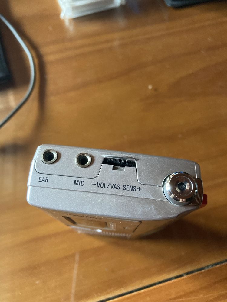 Gravador ativado por voz e 3 cassetes virgens