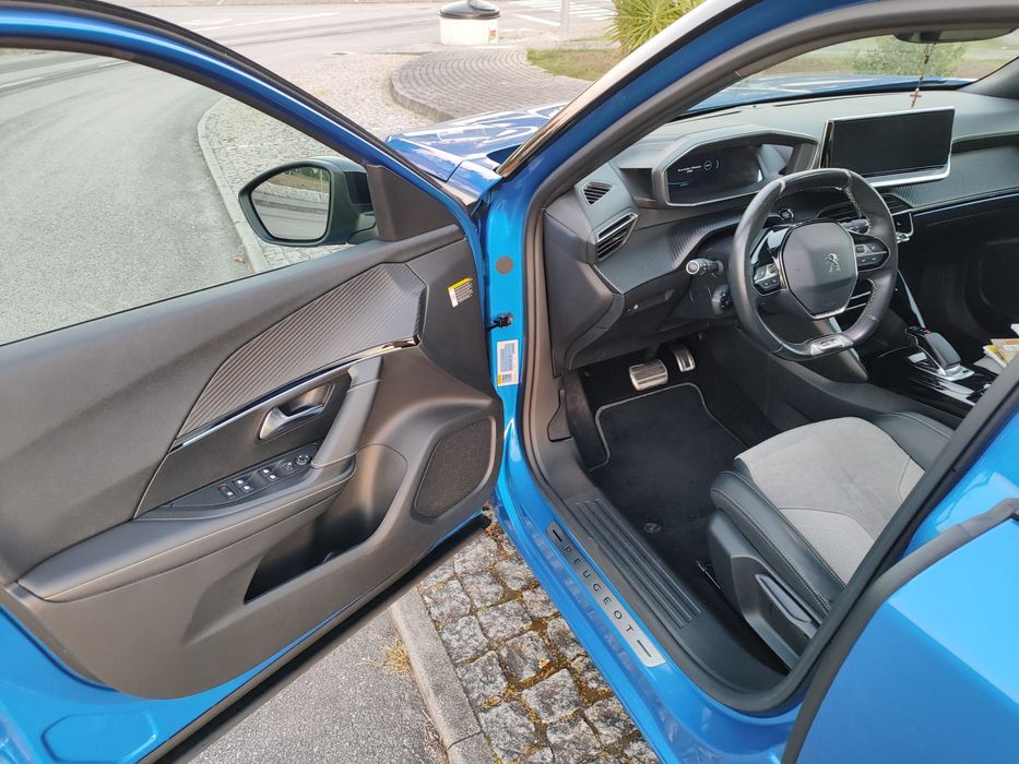 Peugeot e-2008 eletrico - GT C/Teto Panorâmico