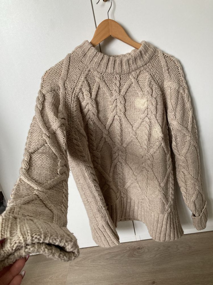 Sweter w spolot warkoczykowy HM