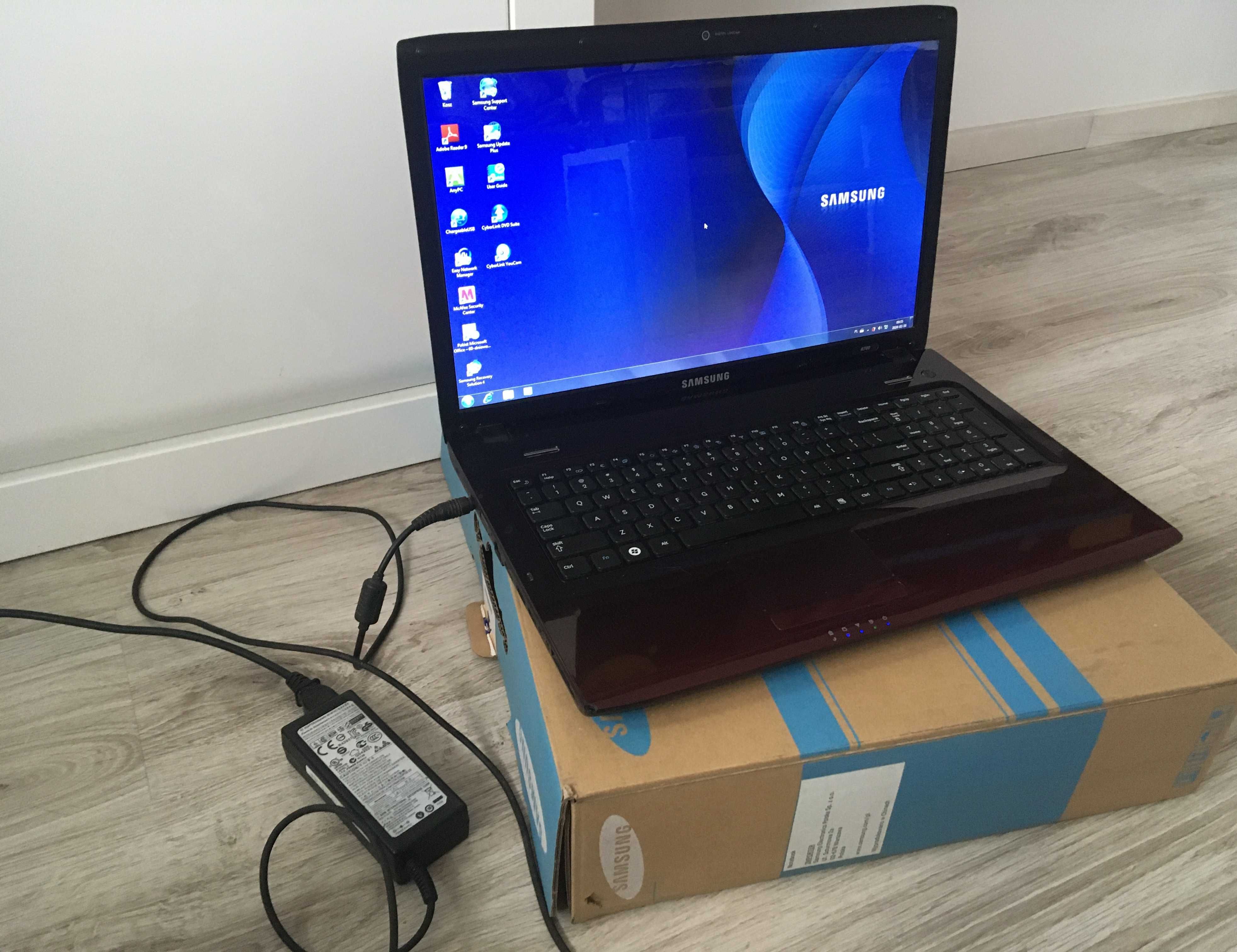 Samsung R780 17' , Windows 7 , 4GB RAM GeForce GT 330M, intel i3