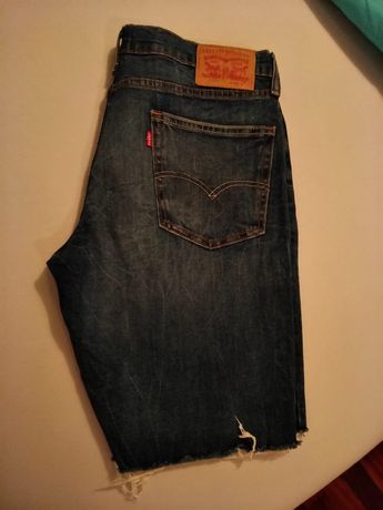 Bermuda Levi"s jeans