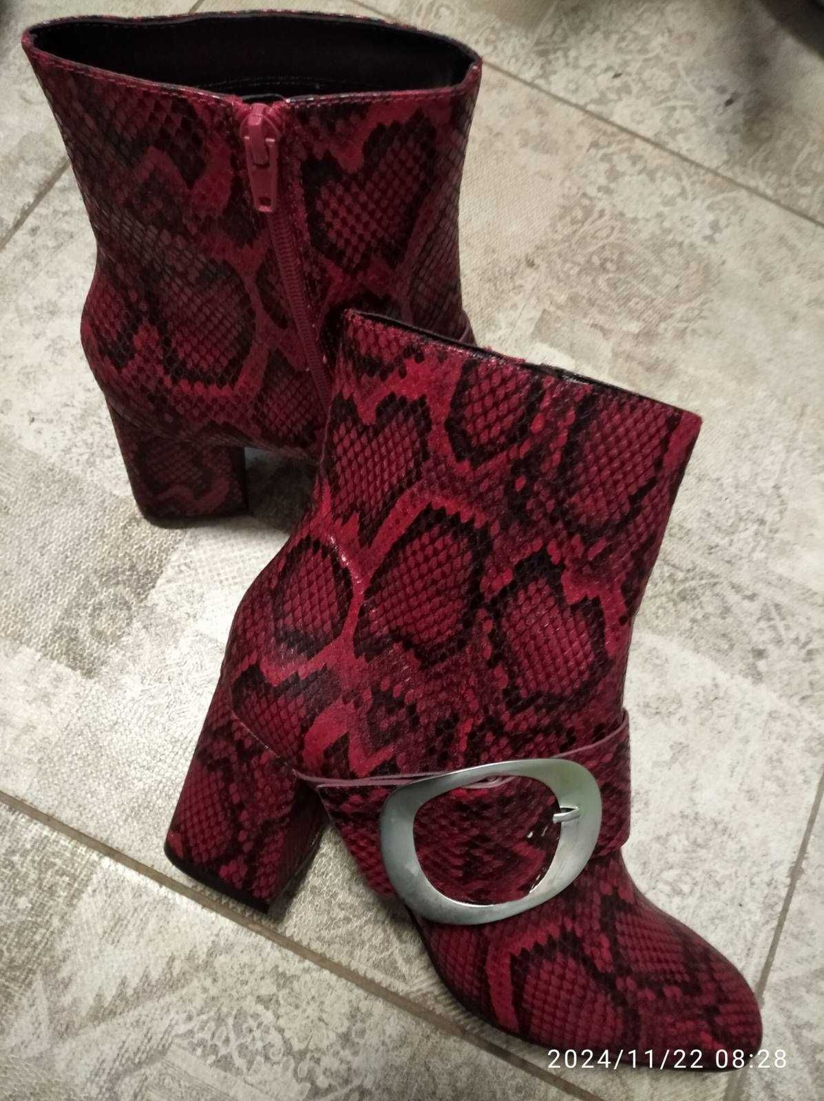 Трендові червоні чобітки River Island зі зміїним принтом