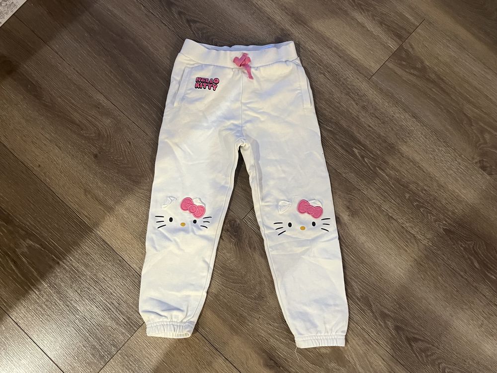 Spodnie h&m 104 białe dresowe kotki na kolanach dresy
