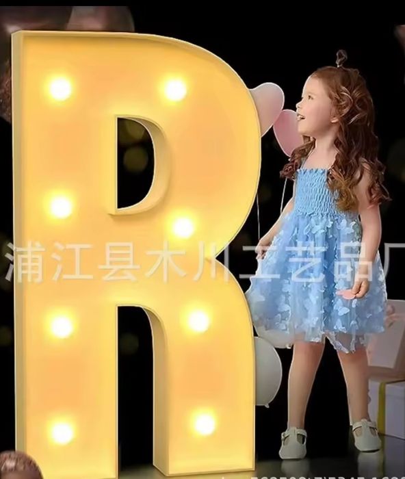 Iluminação letra "R" com 1m