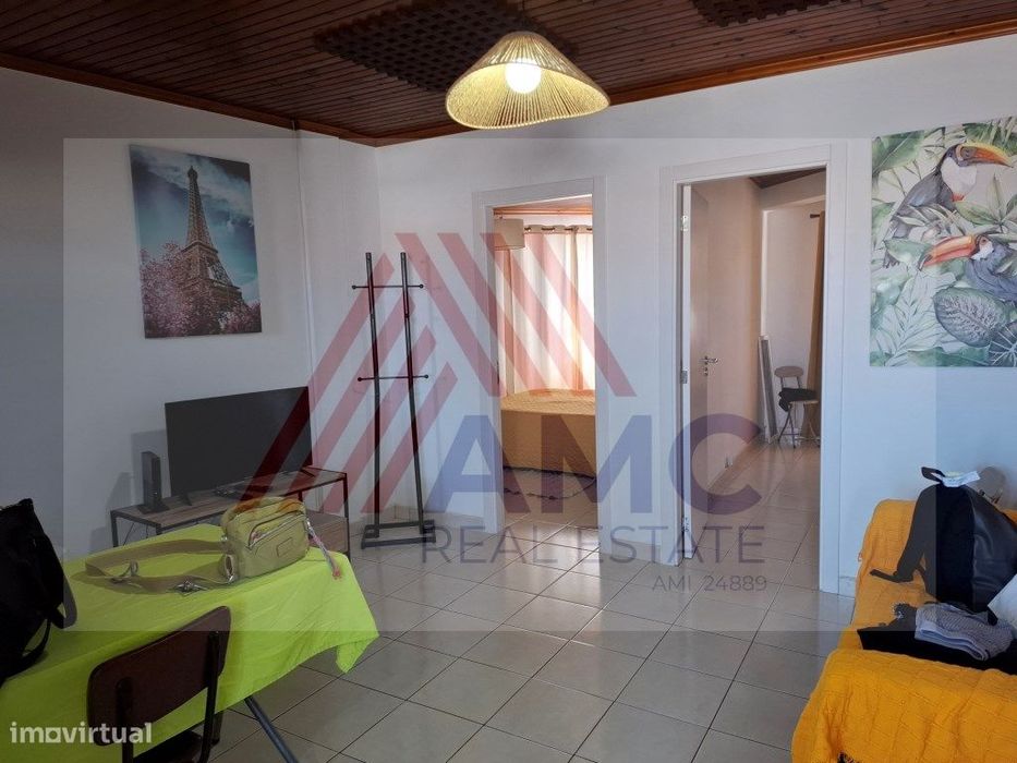 Vende-Se Edíficio Para Habitação E Serviços, Madalena (Pico)