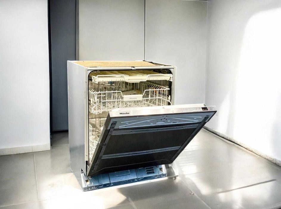 Вбудована посудомийна машина Miele G 4970 SCVi посудомоечная