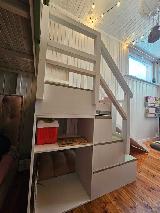 Schodki i zjeżdżalnia do domku dla dzieci