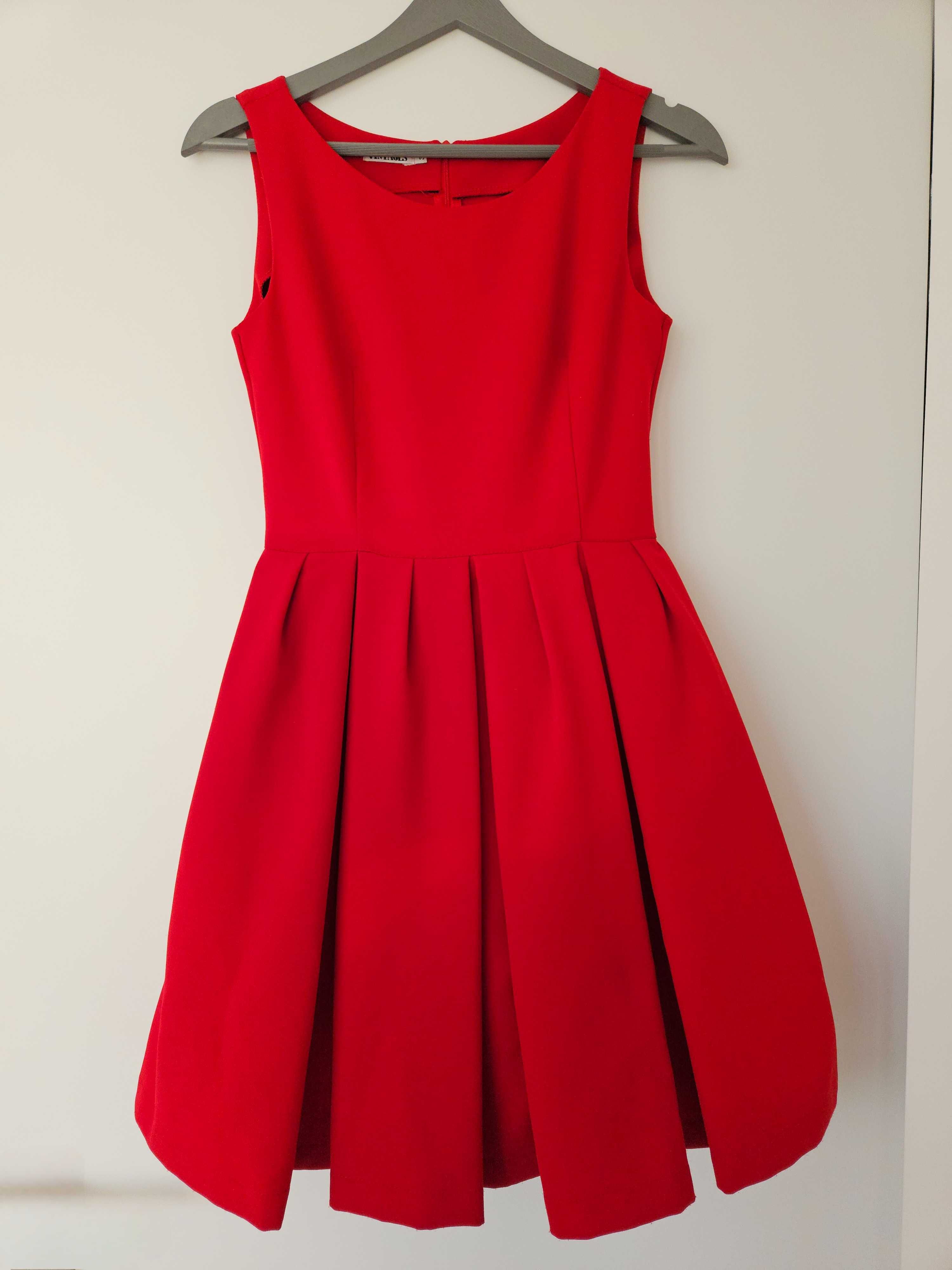 Червона коктейльна сукня