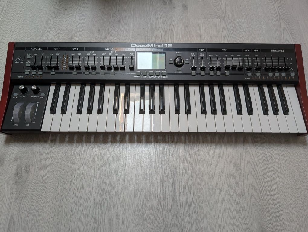 Behringer Deepmind 12