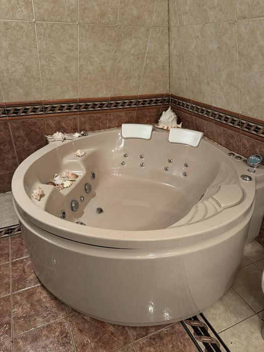 Zestaw armatura łazienka beżowa kremowa jacuzzi toaleta bidet prysznic