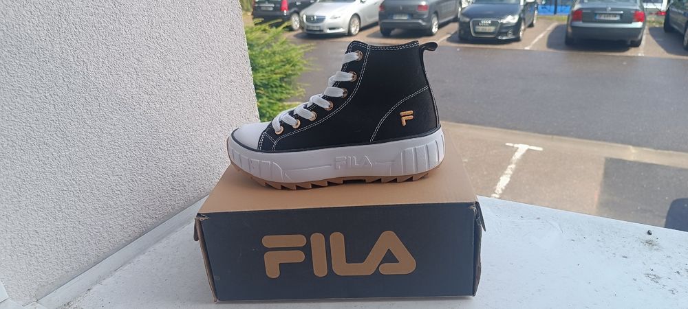 Високоякісне жіноче взуття FILA