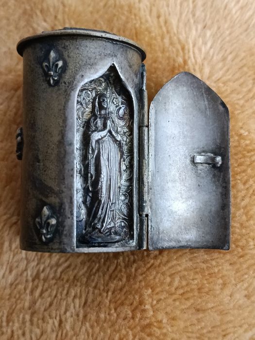 Zabytkowy relikwiarz