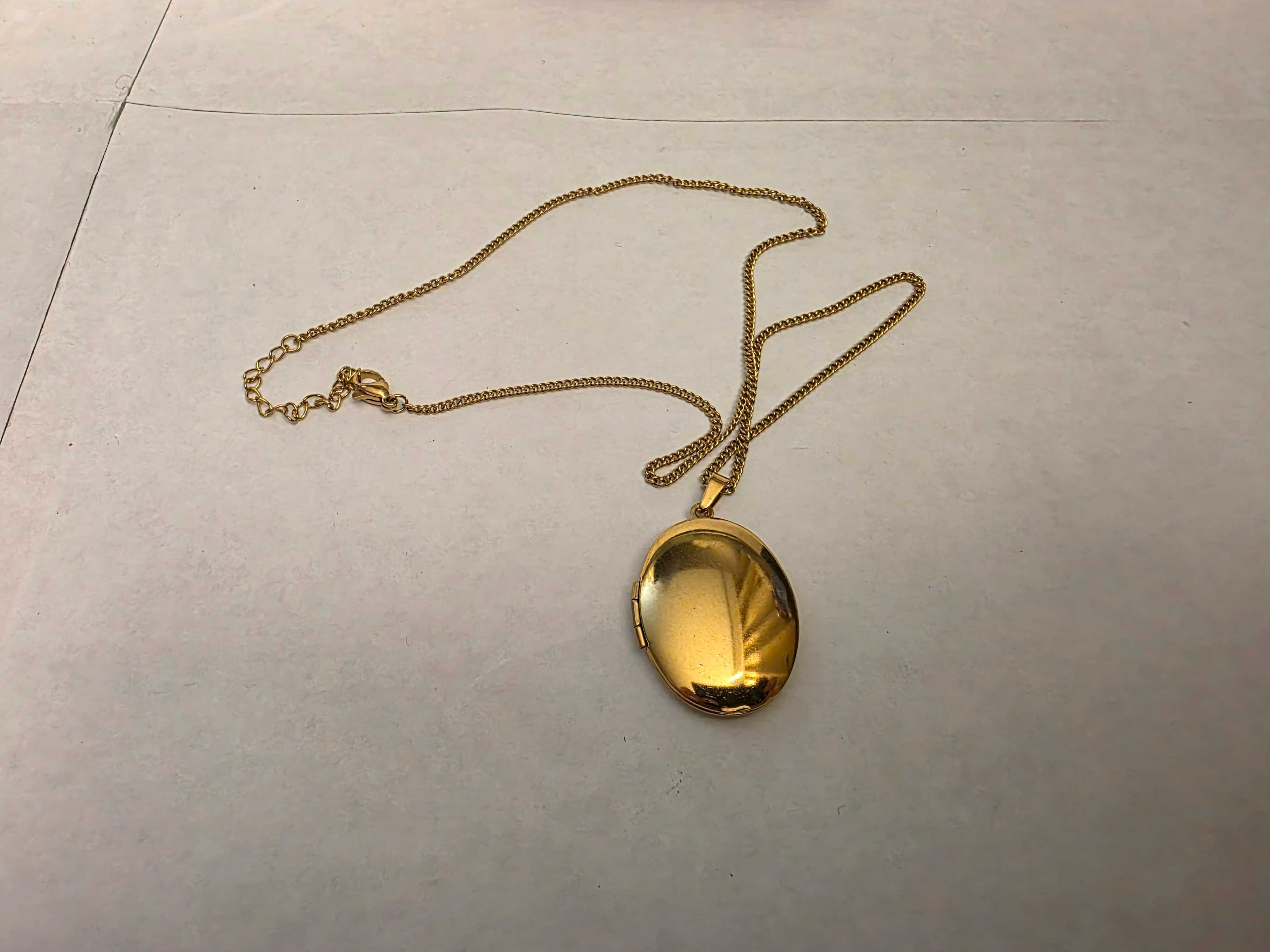 Colar Dourado com Pendente para Fotografias Art Deco Vintage
