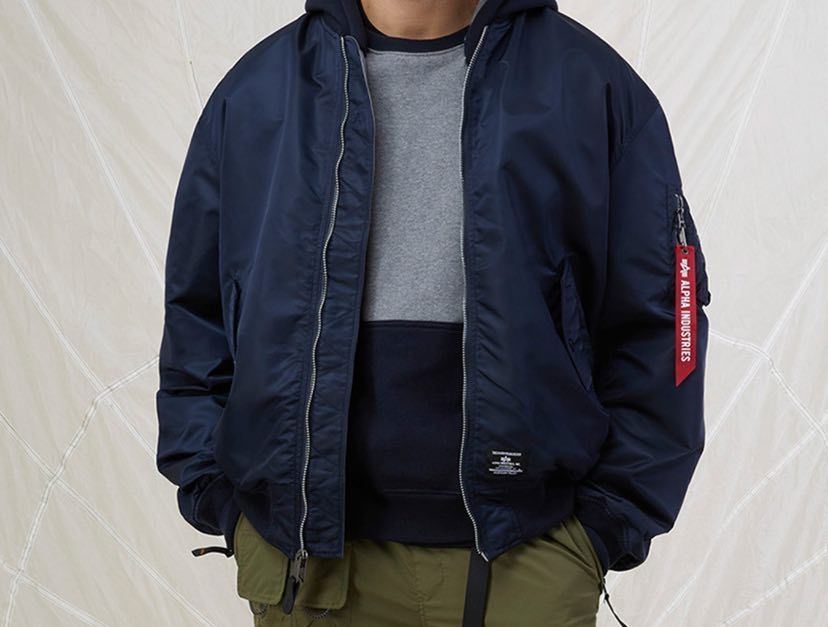 Продам бомбер Alpha industries