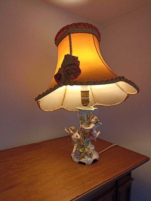 Sprzedam antyczną porcelanową lampę. Cena 380 zł