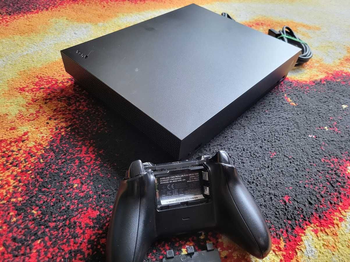 Xbox ONE X 1TB, Pad, Okablowanie - Stan BDB, Skup/Sprzedaż