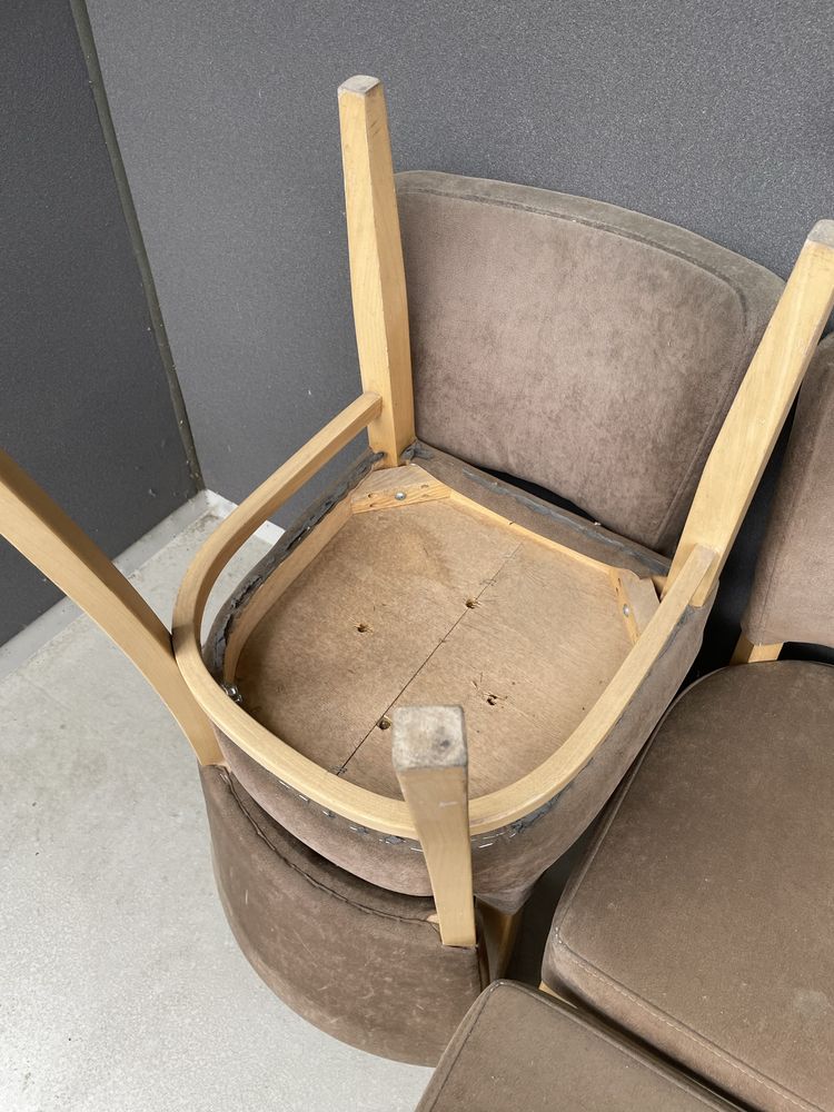 Stół na metalowej nodze i 4 krzesla