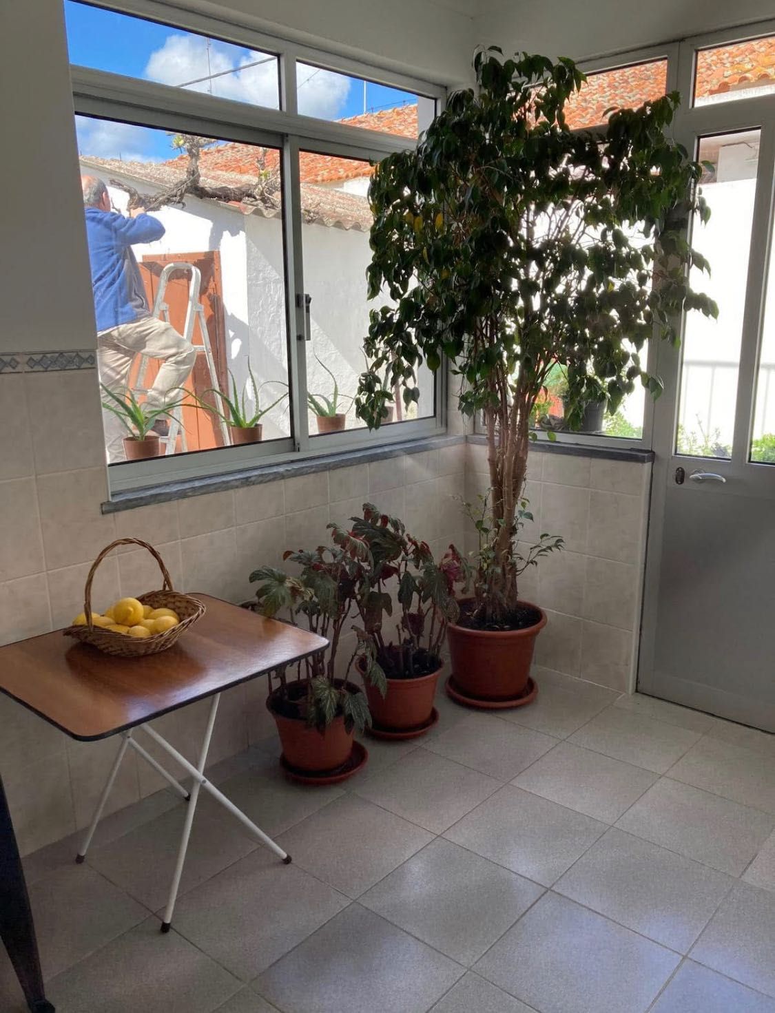 Moradia T6 geminada à venda em Póvoa de São Miguel