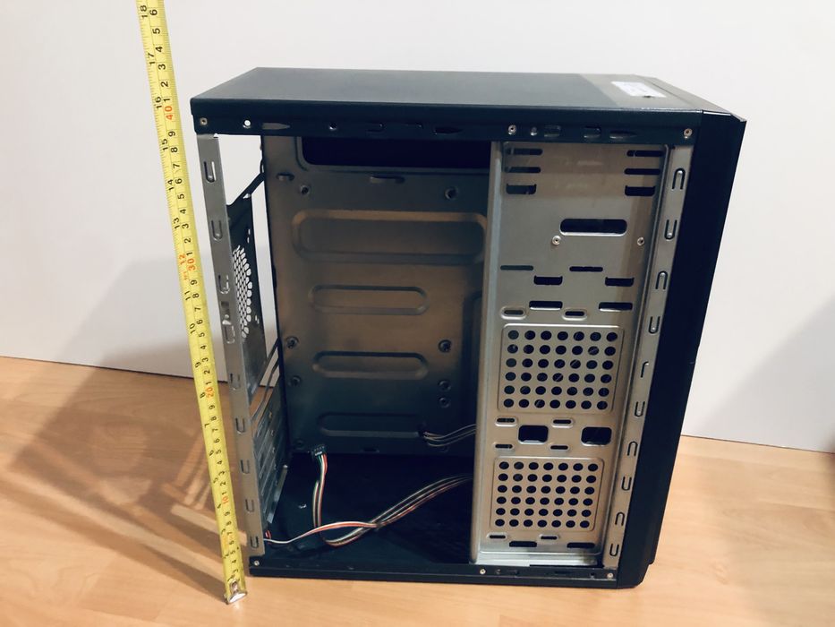 Obudowa z zasilaczem