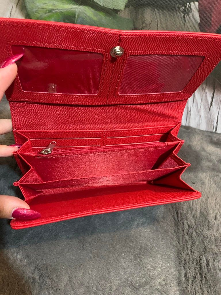 Czerwony portfel
