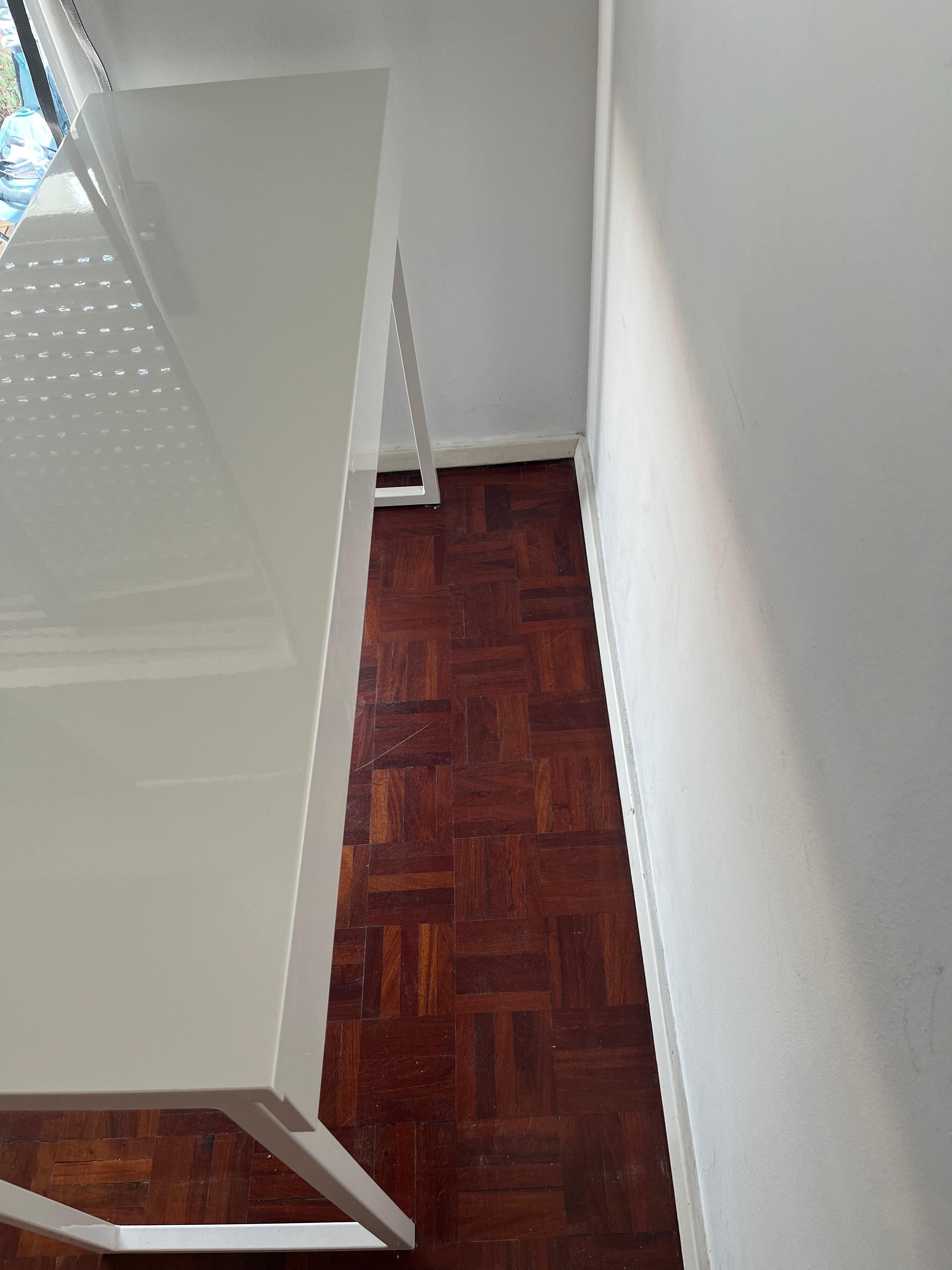 Secretária branca IKEA