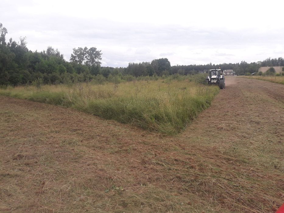 koszenie wysokiej trawy łąk nieużytków kosiarką bijakową mulczer