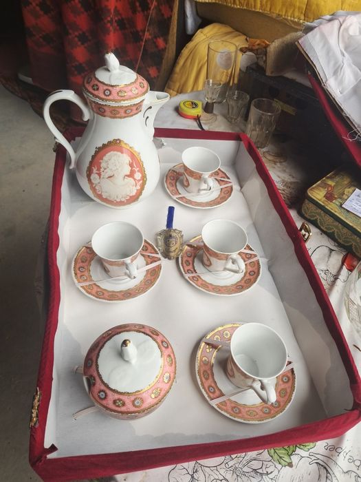 Servico de cafe em limoys