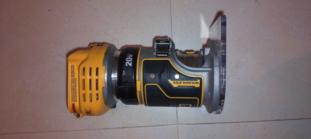 Акумуляторний фрезер DeWalt DCW600