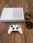 Xbox one S 1TB + pad + przewody