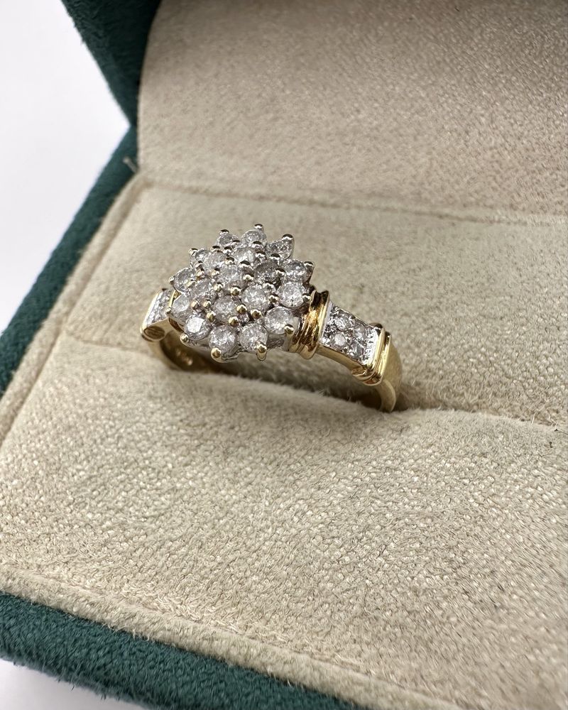 Złoty pierścionek z diamentami 0,50ct