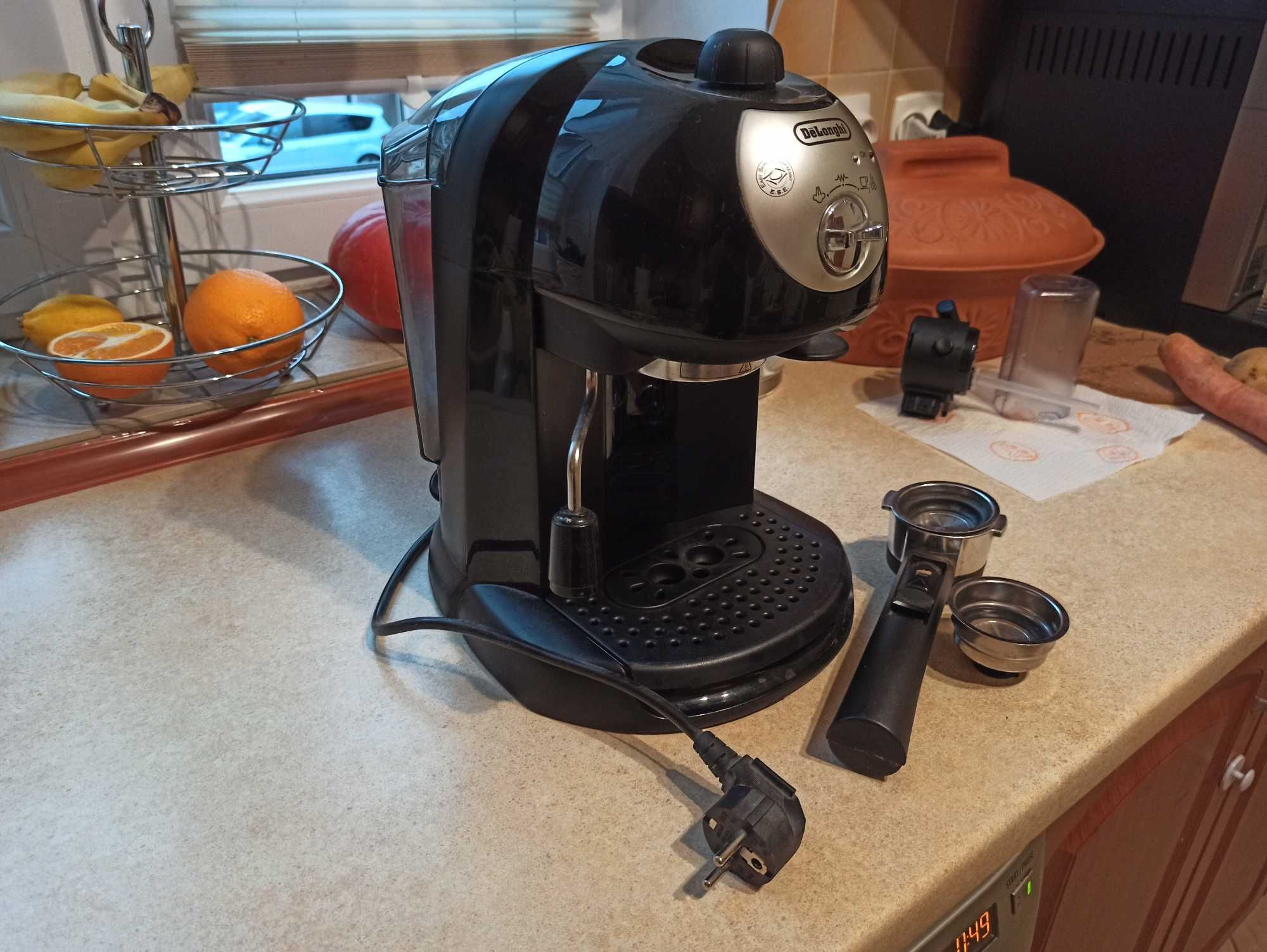 Ekspres do kawy kolbowy DELONGHI EC201CD.B.
