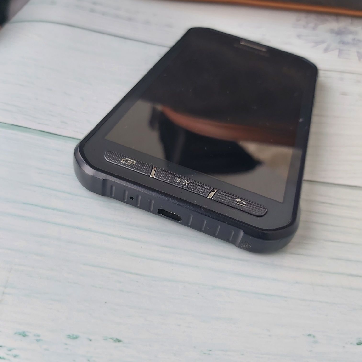 Samsung Galaxy X-Cover. Захищений корпус.