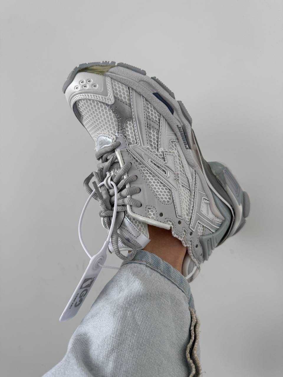 Balenciaga 
Runner trainer white / silver premium