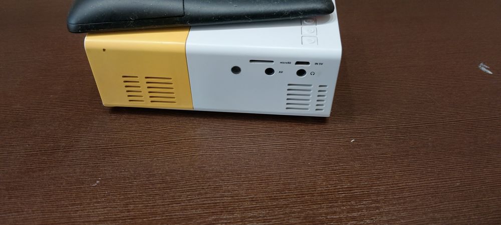 Projectors Yg-300 LCD Mini Support 1080p Portable LED Projector Home C