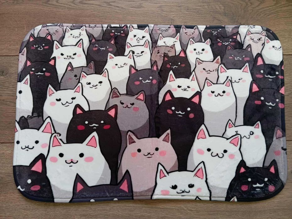 Dywanik łazienkowy z kotami