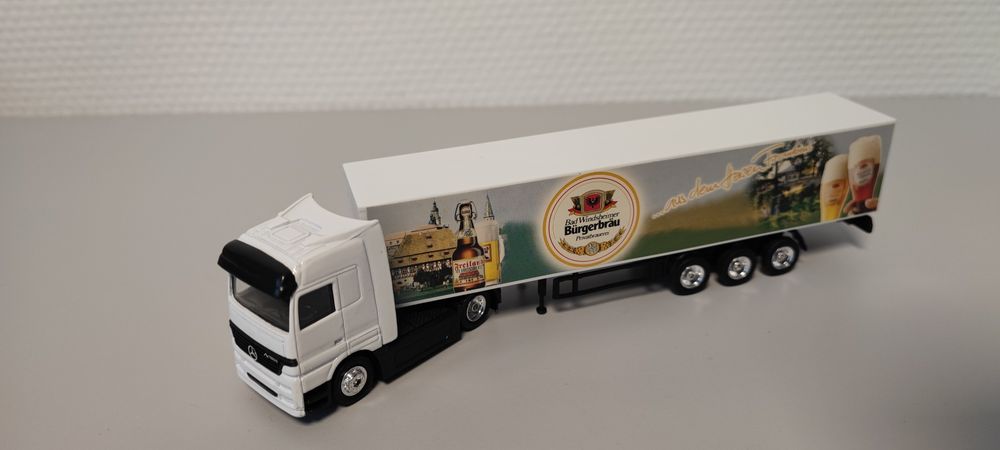 Колекція масштабних моделей авто вантажівок. Масштаб 1:87.