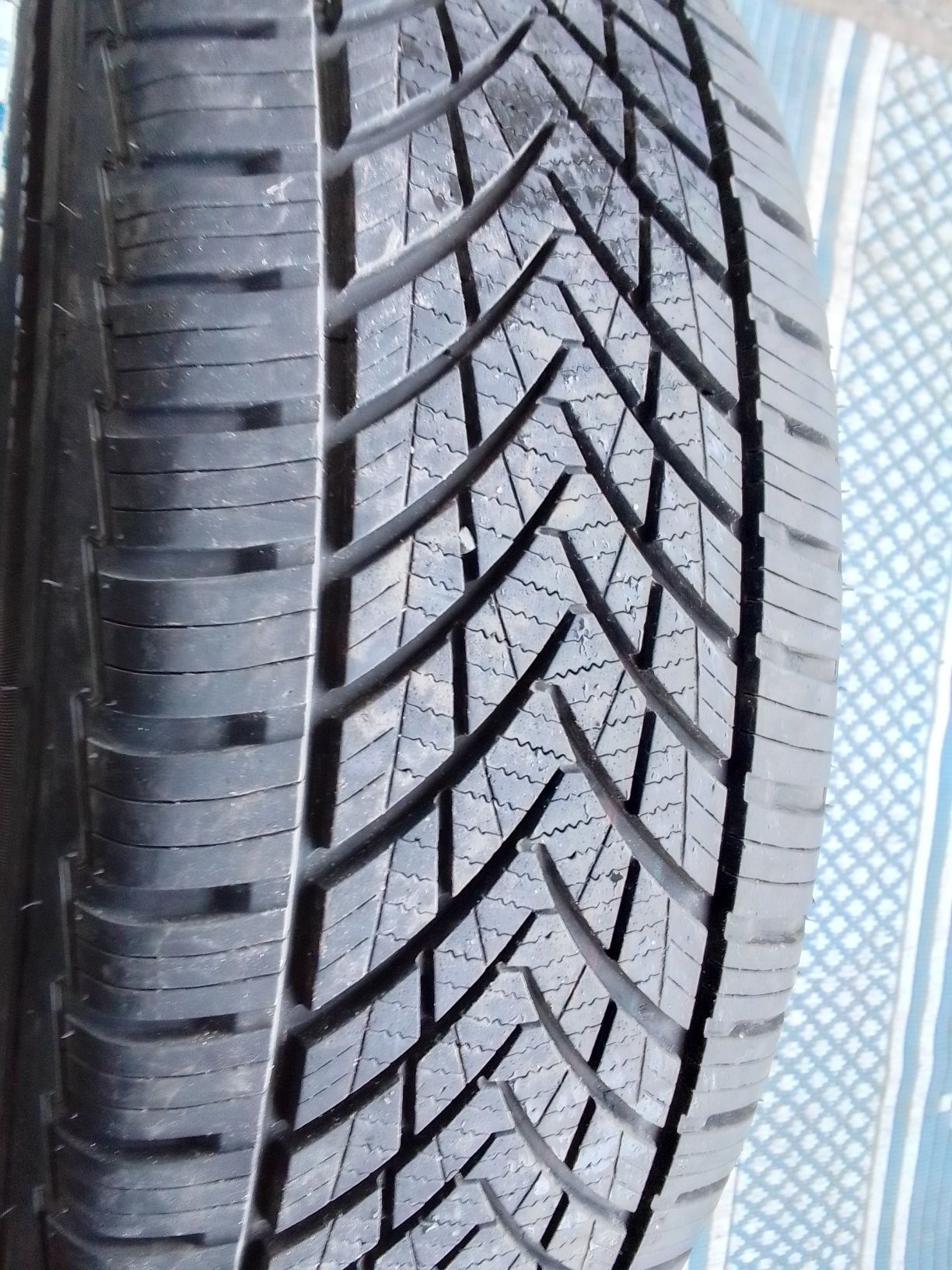 Opona wielosezonowa 215/65r16 TRACMAH 2020r 6.5mm