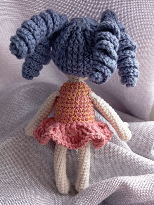 Lalka na szydełku. Zabawka bezpieczna. Laleczka maskotka. Amigurumi.