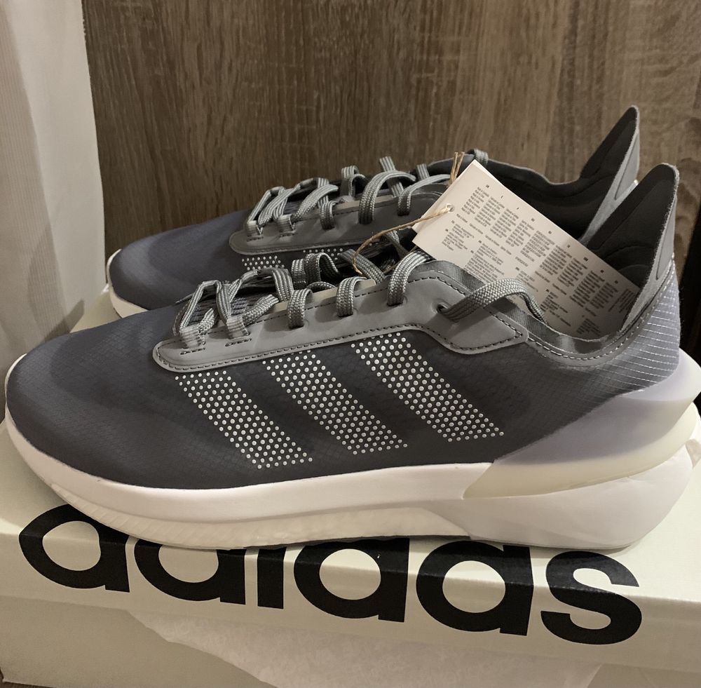 Кросівки adidas avrin 44р.