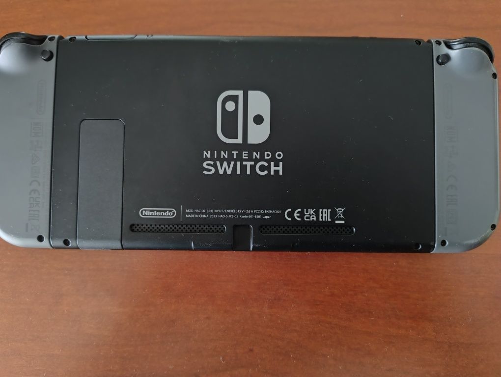 Nintendo Switch V2 + cartão SD