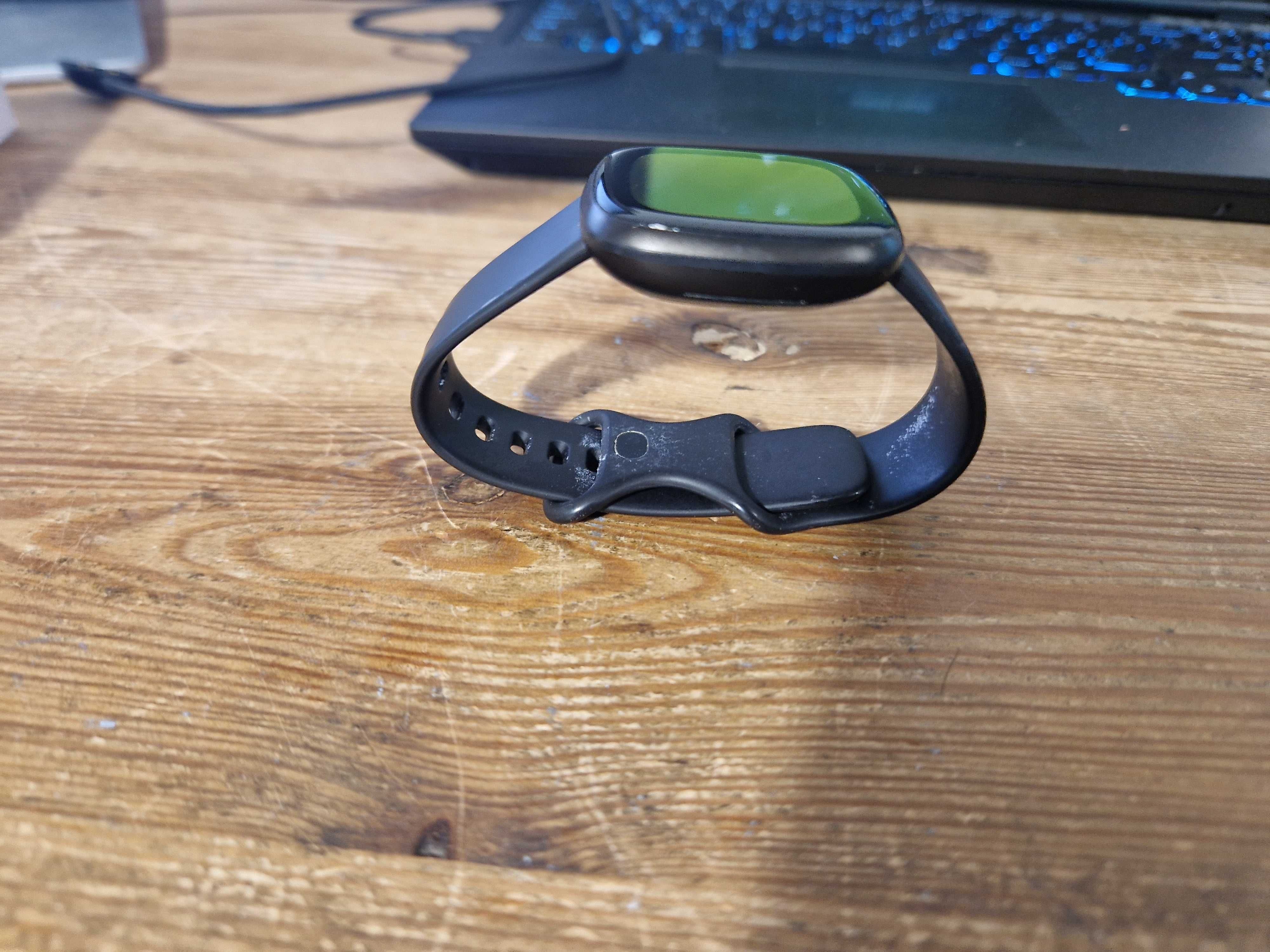 Smartwatch Fitbit Versa 3 czarny (2587)