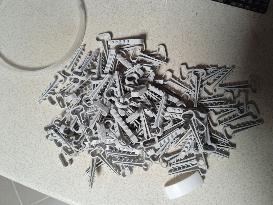 Mocowania kabli różne