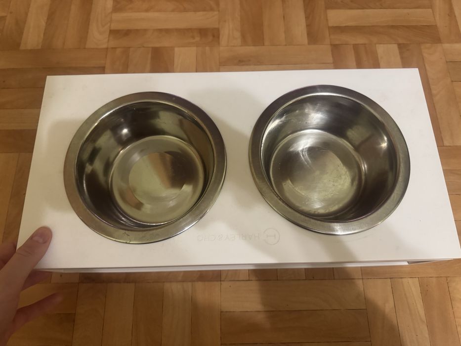 Подставка с мисками для собаки