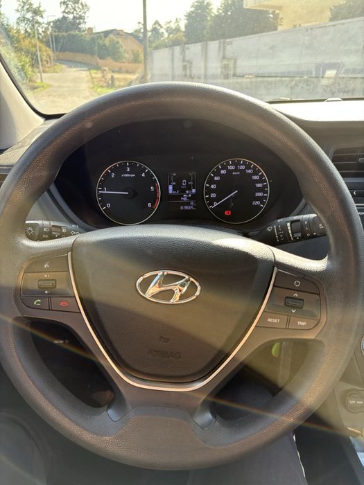 Hyundai i20 1.1 CRDI Access - Económico e Fiável