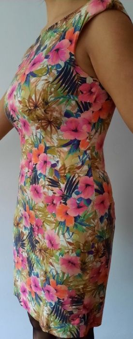 Vestido floral, tons de rosa