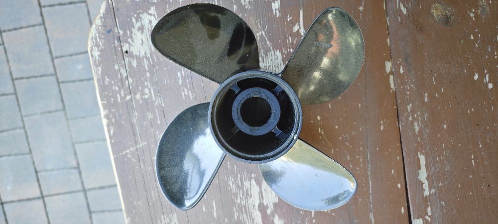 Śruba napędowa 10 1/8 x 14 x 4 Bs Pro Prawa