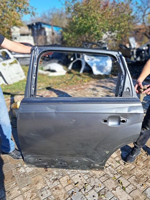 Оригінальні Двері на Audi Q7, BMW X5 (G05), Toyota Camry 70, Ford F-15