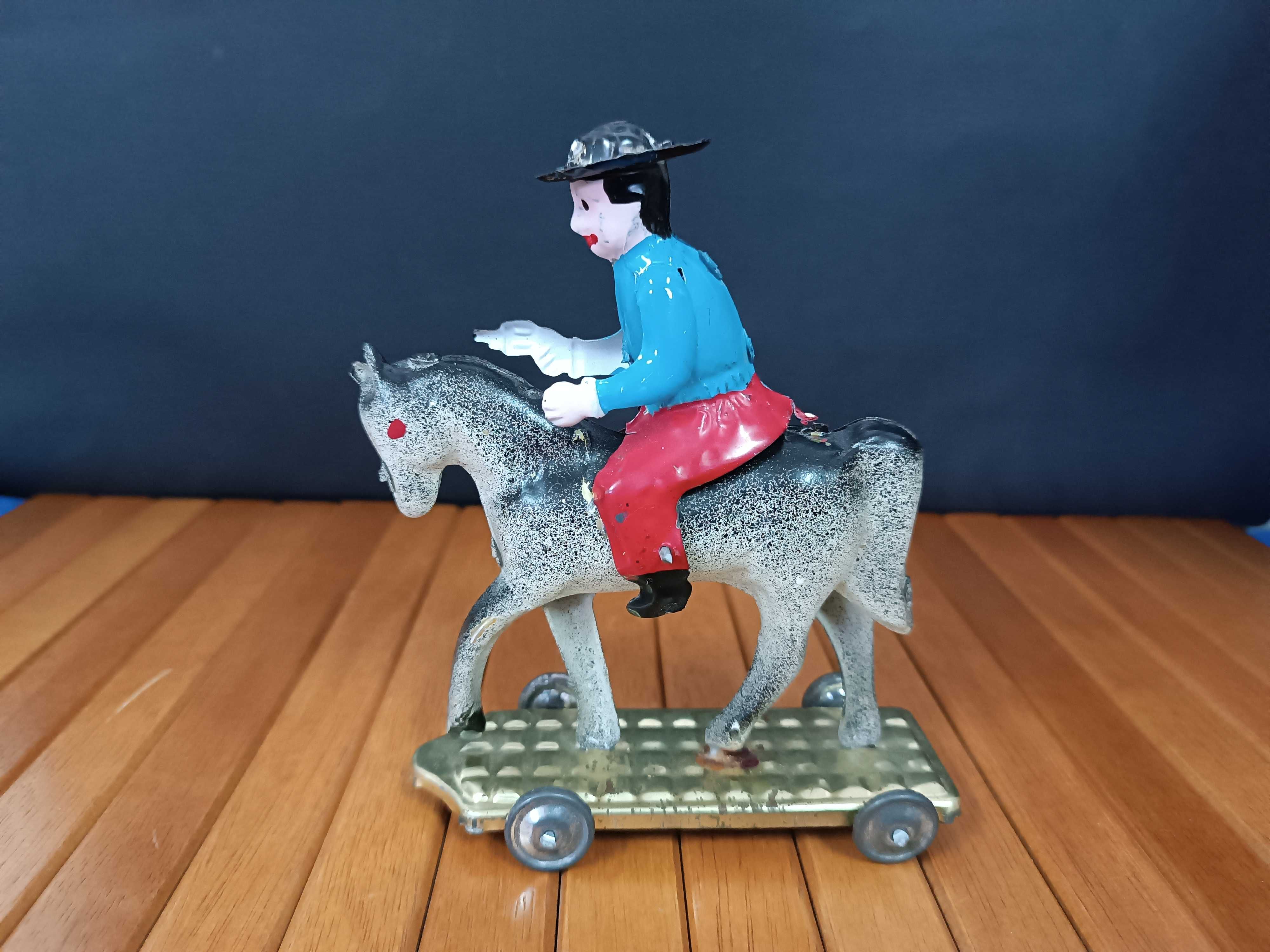 Antigo brinquedo Cowboy em chapa AML