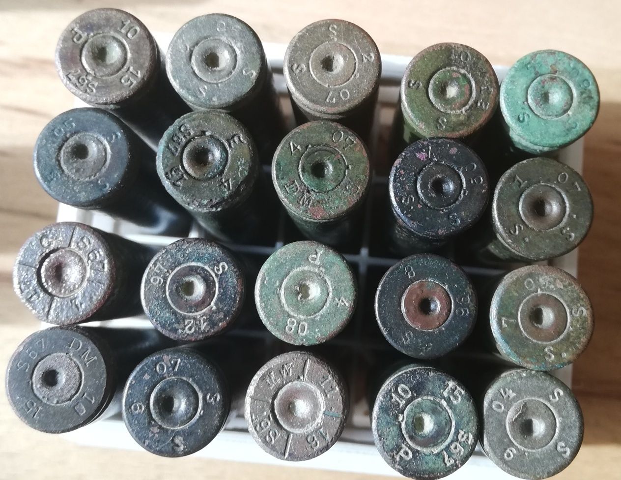 40 łusek i 8 łódek  mauser 1 i 2 wojna